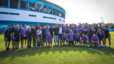 El plantel de Racing invitó a Gabriel Gago en el entrenamiento.