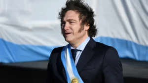 Javier Milei cambia su agenda por el temporal en Bahía Blanca: viaje suspendido y monitoreo en Olivos