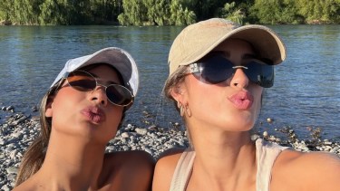 Julieta Poggio y Daniela Celis en Neuquén.