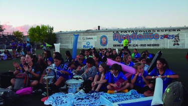 El Mundialito Infantil Femenino tuvo su gran inauguración en Roca con una invitada de lujo