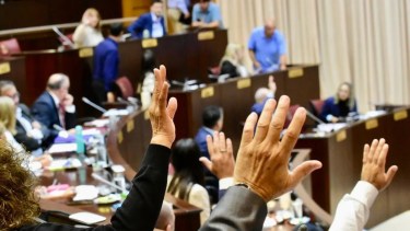 La iniciativa deberá votarse en el recinto de la Legislatura. Foto Matías Subat.