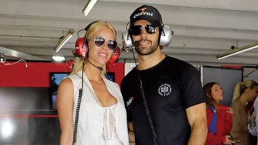 Nicole Neumann y Manu Urcera en las carreras.