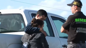 Desesperación en Bahía Blanca: los padres no pierden la fe de encontrar a sus hijas y acompañan la búsqueda