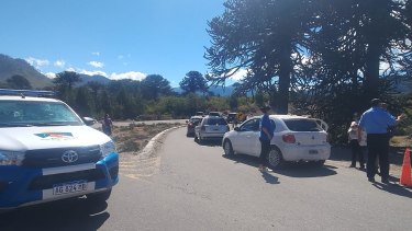 Video | Pasos a Chile colapsados: «Nunca se vio algo así», caos en Icalma con peleas entre turistas y una fila de 5 km en Neuquén