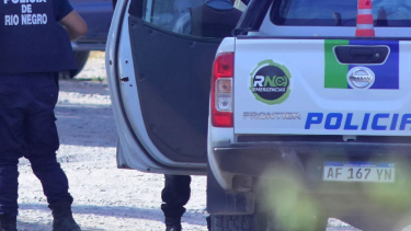 Los efectivos presentes intentaron calmar a la multitud que se agolpaba para agredirlo físicamente. Foto: archivo.