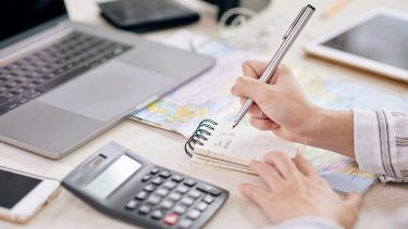 Impuesto a las ganancias y deducciones.