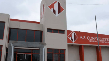 El edificio que fue escenario de múltiples contratos con clientes de la constructora que siguen esperando su casa. Foto Archivo.