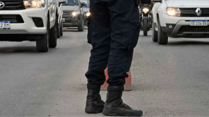 Intentó escapar de un control en Roca y la Policía lo persiguió: lo que llevaba en la camioneta lo complicó