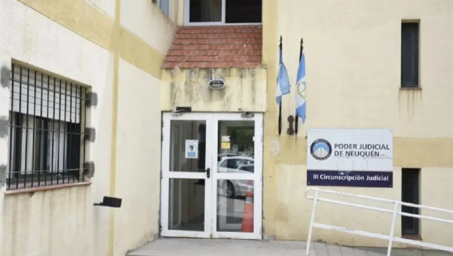 Allanamiento y secuestro de arma tras amenazas de un alumno en una escuela de Aluminé 