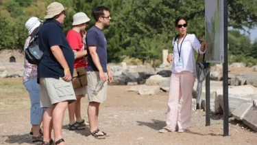 la Universidad Nacional del Comahue advirtió sobre el impacto de desregularización de los guías en los Parques Nacionales. Foto gentileza. 