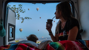 Cómo una familia transforma un motorhome en su hogar sobre ruedas: la travesía de Celina, José y Lucca