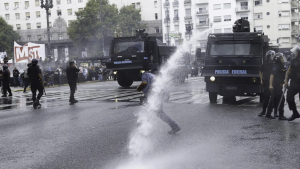 Represión en el Congreso: el fuerte repudio de la oposición contra Patricia Bullrich y el «autoritarismo» de Martín Menem