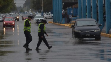 Martes de tormentas en el Alto Valle: ¿hasta cuándo sigue la lluvia y qué pasa con el viento?