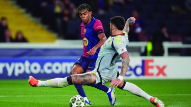 Jugaban un picado en la playa y una estrella del fútbol mundial les pidió permiso para sumarse