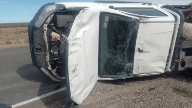 Impresionante vuelco camino a Vaca Muerta, en Ruta 51. (Gentileza).