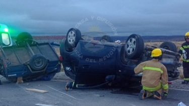 Vuelco sobre Ruta 237, en Piedra del Águila: un carro mordió la banquina y tres personas resultaron heridas