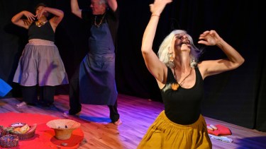 El Brote está compuesto por artistas, docentes de diversas disciplinas artísticas, técnicos, una psicóloga social, una psicóloga comunitaria, actores y actrices. Foto: Chino Leiva