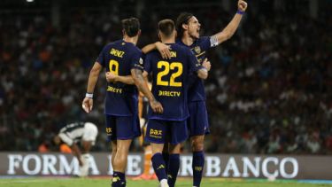 Cavani volvió a estar errático, pero Giménez aportó su cuota goleadora. Zenón fue uno de los mejores.