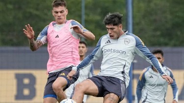 Kevin Zenón sufrió una molestia en la práctica de este lunes. Foto: @BocaJrsOficial.