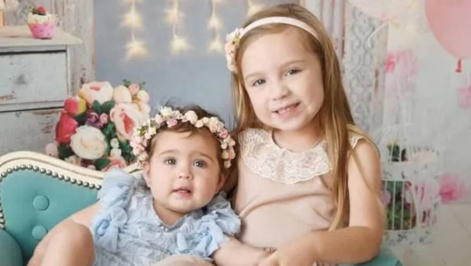Las hermanas Hecker, Pilar (5 años) y Delfina (1 año), desaparecieron en marzo de 2025 en un trágico temporal en Bahía Blanca, Argentina; los cuerpos de ambas fueron encontrados semanas después.