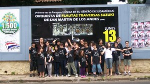 Es flautista, enseña con un método revolucionario y lleva su trabajo desde Neuquén a un evento mundial