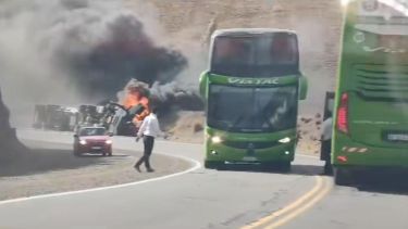 En el lugar, intervienen efectivos policiales de la comisaría de Villa Traful y personal de Bomberos Voluntarios. Foto: Gentileza. 
