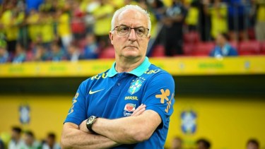 Dorival Júnior, el DT Brasil es cuestionado luego de la goleada de Argentina.