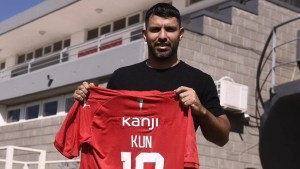 ¿El Kun Agüero vuelve al fútbol?: la invitación que recibió de Independiente