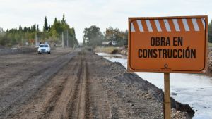 Llega el asfalto a Crouzeilles, una de las calles principales del oeste de Neuquén que conecta con el aeropuerto