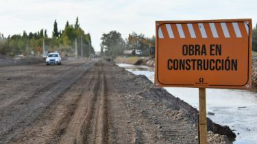  Asfaltan Crouzeilles, una de las calles principales del oeste de Neuquén. Foto: Gentileza