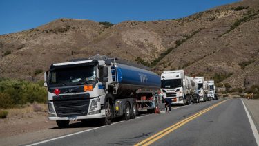 El corte en Ruta 237 duró seis días, cerca de Villa Llanquín. (Marcelo Martínez).