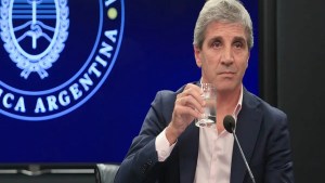 Pese al acuerdo con el FMI, los dólares paralelos siguen en alza y las reservas caen