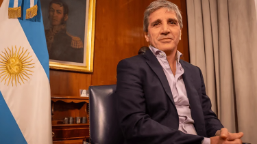 Principio de revelación. El ministro Luis Caputo asumió que el dólar vale $1.300. 