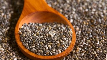 . Al mezclarlas con agua, leche o yogur, se forma un gel que facilita su digestibilidad y potencia sus propiedades.-