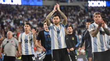 Scaloni le mantuvo su lugar a Paredes y el volante la rompió. Fue clave en los dos partidos. (Matías Subat)