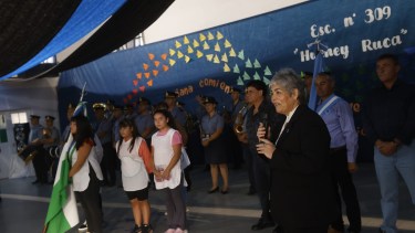La ministra Campos encabezó el acto oficial en una escuela de Viedma. Foto: Pablo Leguizamon.