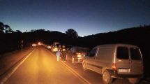 Imagen de Pasos a Chile: enojo, frustración, filas de 5 kilómetros y cientos de varados en Neuquén