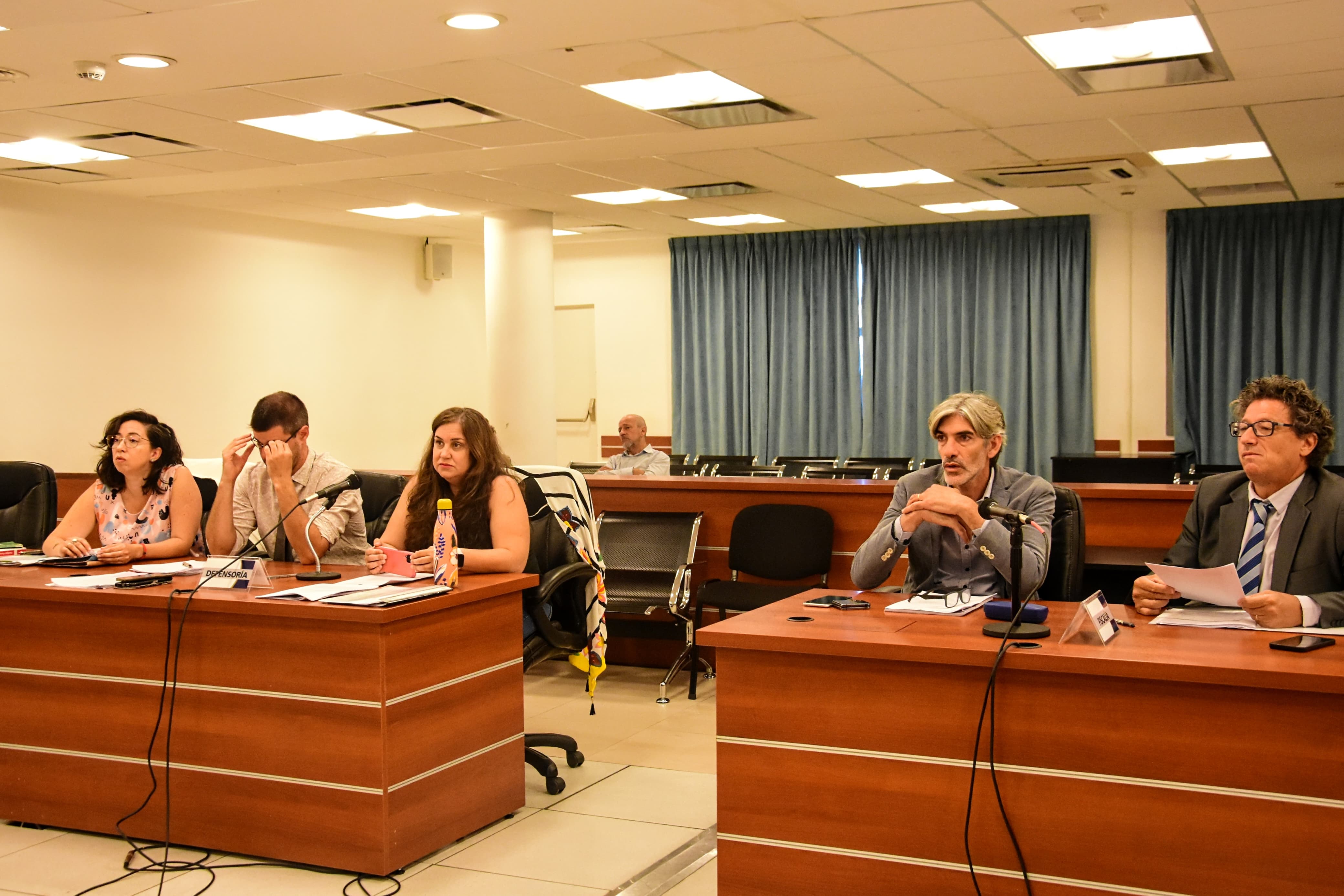 Representantes de la defensa, la fiscalía penal y la fiscalía de Estado en la audiencia del viernes. El ministerio de Seguridad, otra vez ausente. (Cecilia Maletti)