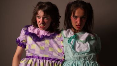 Dos niñas fascinadas por oscuros sentimientos, con la rebeldía a flor de pie. (FOTO: Gentileza)