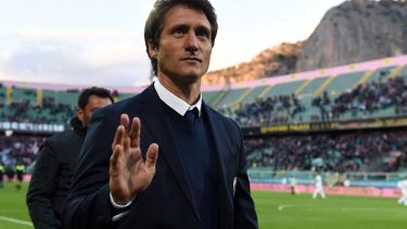 Vélez quiere a Barros Schelotto para reemplazar a Domínguez.