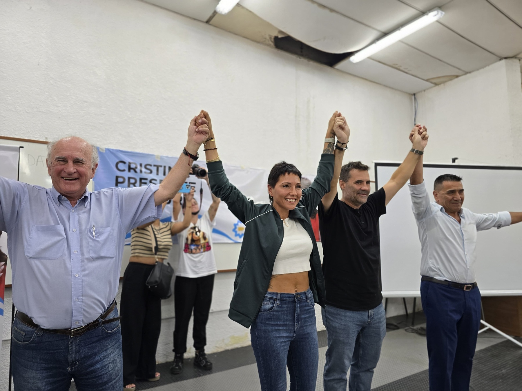 Mayra Mendoza en Neuquén con referentes del kirchnerismo. Foto: gentileza.