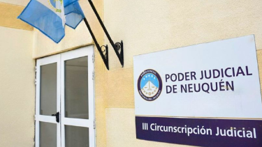 Acusan a un hombre por femicidio tras arrojar su camioneta y matar a su pareja cerca de Zapala