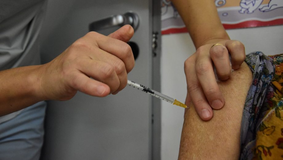 Este 19 será la noche de las vacunas en Neuquén. Foto: Cecilia Maletti.