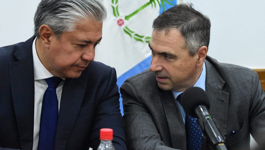 El mandatario junto al presidente del Tribunal Superior de Justicia, Gustavo Mazieres. Foto Cecilia Maletti.