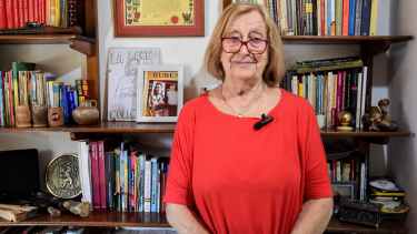 Nacida y criada en la capital provincial, Sara Mansilla no se imagina en otra profesión que no sea la de maestra. Foto: Cecilia Maletti. 