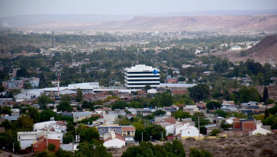 La lluvia contribuyó a limpiar el aire de Neuquén. (Foto: Matías Subat).