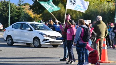 Trabajadores de ATE cumplieron el paro nacional y se movilizaron en repudio de las cesantías. (archivo