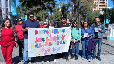Trabajadores de Salud de Neuquén protestan en el centro este miércoles 2 de julio. (Foto archivo: Gentileza).