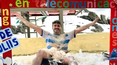 Congelado pero felíz, Rodrigo celebró su título en la Antártida. Foto: 