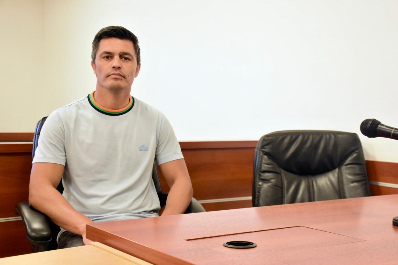 En horario. El hermano de la exvicegobernadora llegó puntual a la audiencia de formulación de cargos. (Matías Subat)